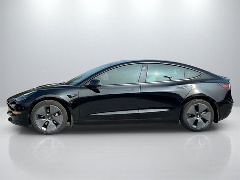 Used 2023 Tesla Model 3 Standard Range image 8