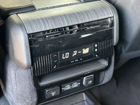 Used 2024 Jeep Wagoneer Series II AWD/4WD image 14
