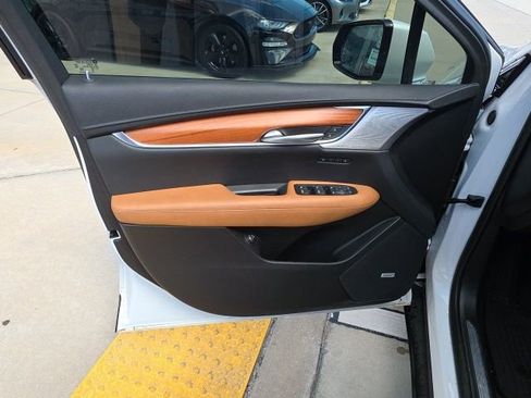 Used 2023 Cadillac XT5 Premium Luxury w/ Technology Package image 11