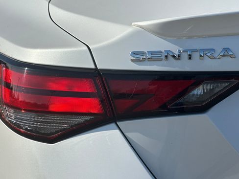 Used 2025 Nissan Sentra SR w/ SR Premium Package image 47