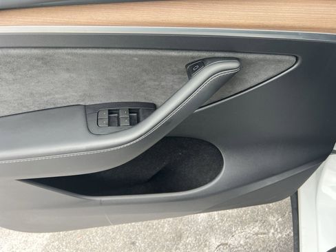 Used 2023 Tesla Model Y Performance image 15