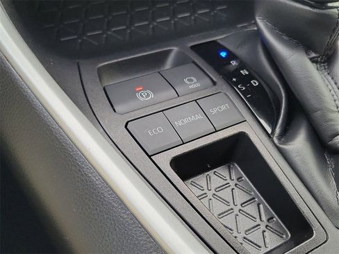 Used 2023 Toyota RAV4 XLE image 32