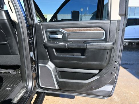 Used 2020 RAM 3500 Laramie image 31