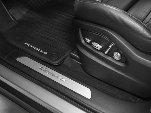 Certified 2021 Porsche Cayenne AWD/4WD image 24