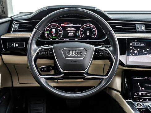 Used 2024 Audi Q8 e-tron Premium Plus w/ Premium Plus Package image 19