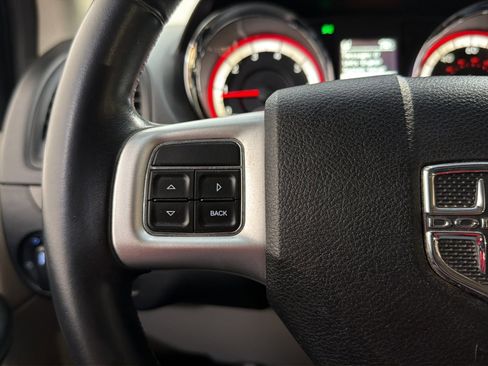 Used 2016 Dodge Grand Caravan SXT w/ Rear Park Assist Package FWD image 27