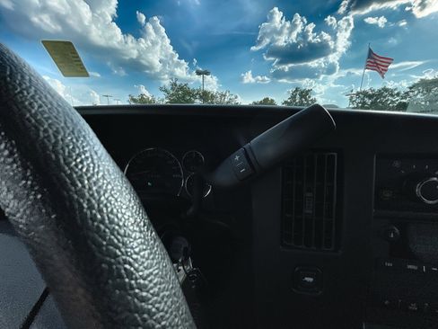 Used 2022 Chevrolet Express 3500 LS image 7