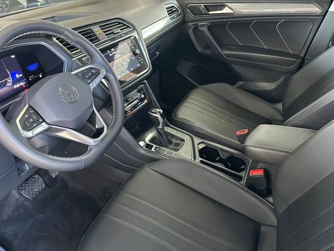 Certified 2023 Volkswagen Tiguan SE FWD image 11