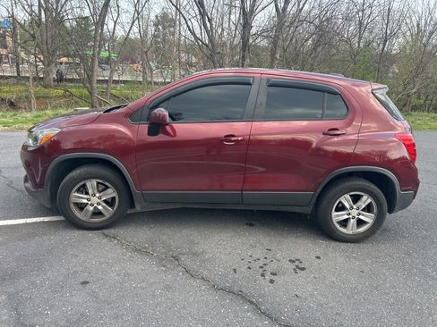 Used 2017 Chevrolet Trax LS image 2