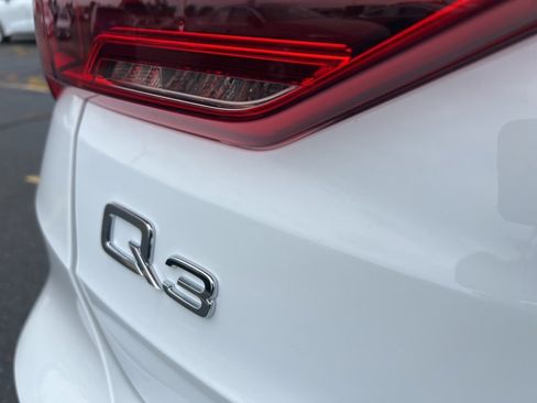 New 2025 Audi Q3 2.0T Premium image 19