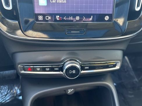 Certified 2025 Volvo XC40 B5 Plus AWD/4WD image 25