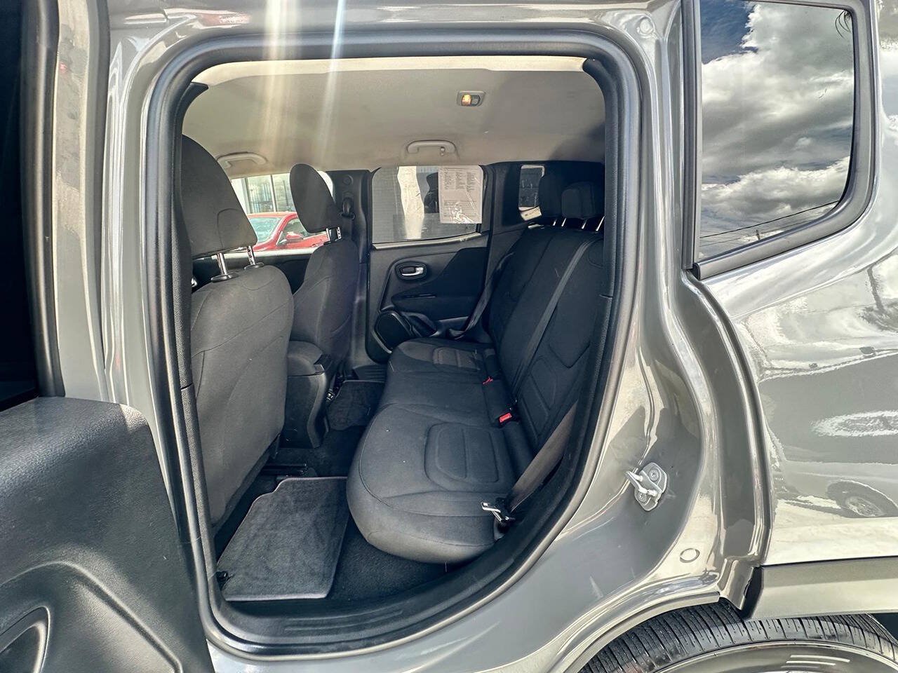 Used 2020 Jeep Renegade Latitude w/ Cold Weather Group AWD/4WD image 10