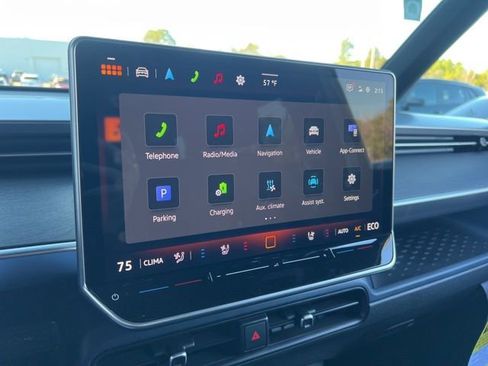 New 2025 Volkswagen ID. Buzz Pro S RWD image 10