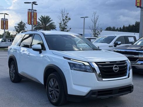 Used 2024 Nissan Pathfinder SV FWD image 4