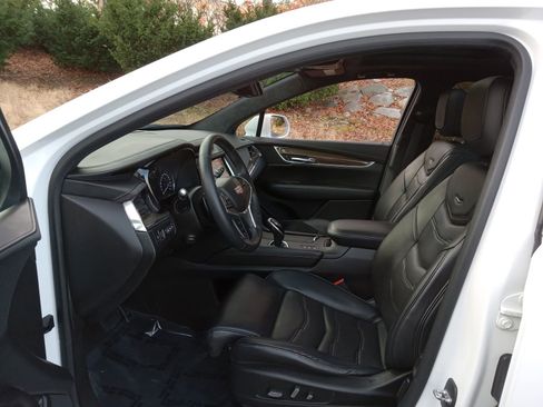 Used 2017 Cadillac XT5 Platinum image 10