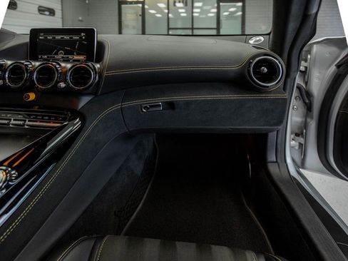 Used 2018 Mercedes-Benz AMG GT R image 40