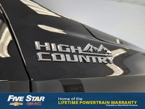 New 2026 Chevrolet Suburban High Country AWD/4WD image 9