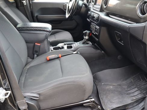 Used 2018 Jeep Wrangler Unlimited Sahara AWD/4WD image 14