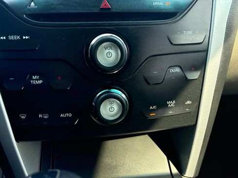 Used 2014 Ford Explorer XLT w/ Equipment Group 202A FWD image 9