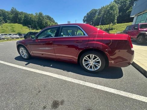 Used 2020 Chrysler 300 Touring L w/ Quick Order Package 2EF RWD image 18