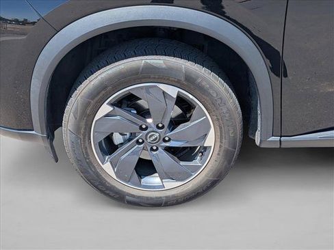 Used 2025 Nissan Rogue SV FWD image 15