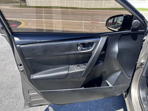 Used 2019 Toyota Corolla SE FWD image 19