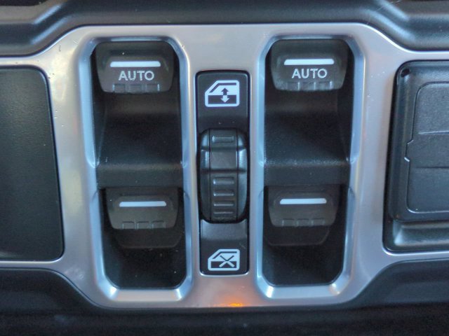 Used 2018 Jeep Wrangler Unlimited Sport S AWD/4WD image 22