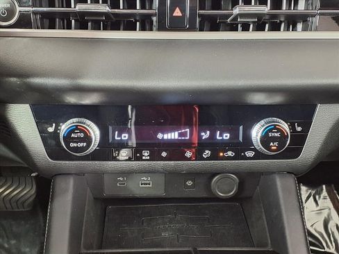 Used 2024 Mitsubishi Outlander SE image 21