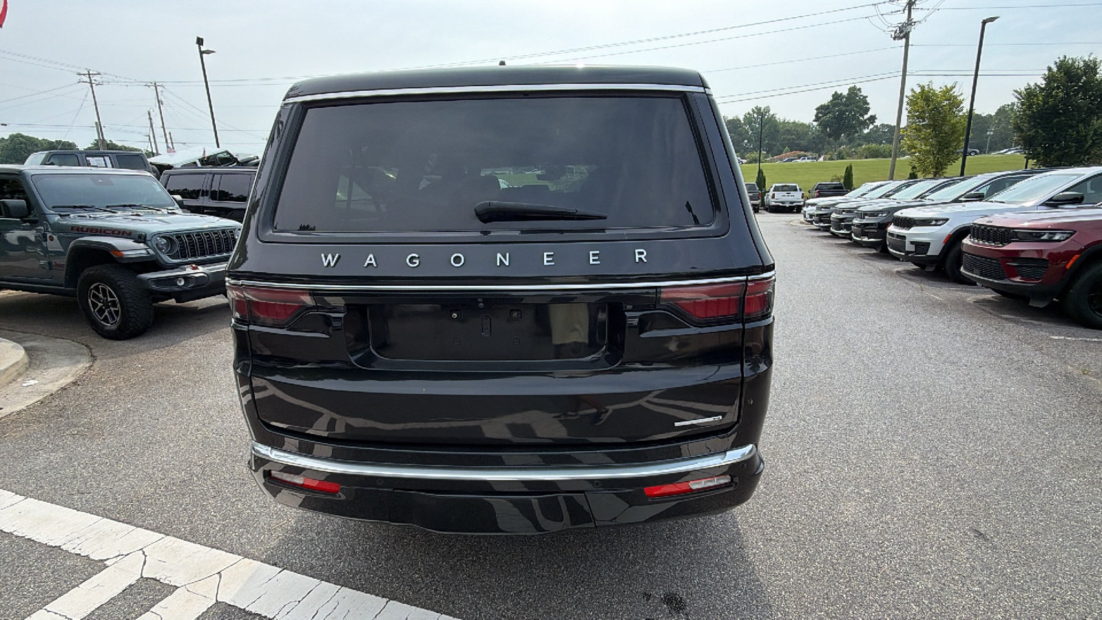 Used 2024 Jeep Wagoneer L Series II w/ Flexible Seating Group AWD/4WD image 9