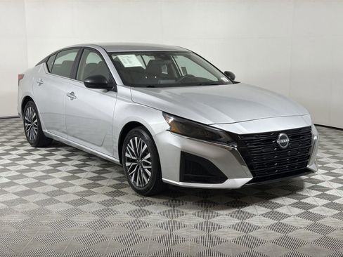 Used 2025 Nissan Altima 2.5 SV image 7