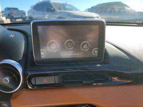 Used 2017 FIAT 124 Spider Lusso image 12