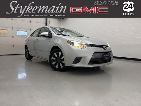Used 2015 Toyota Corolla LE FWD image 1