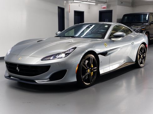 Used 2019 Ferrari Portofino RWD image 14