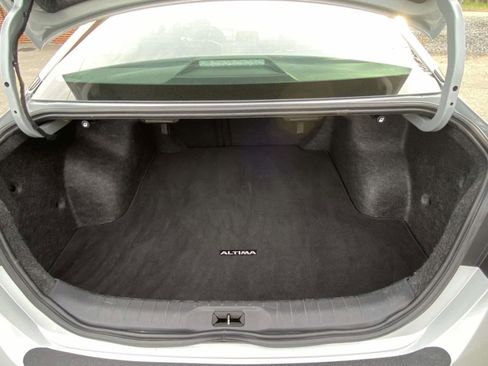Used 2024 Nissan Altima 2.5 SV FWD image 9