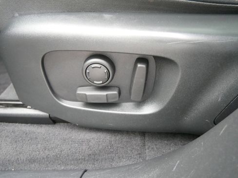 Used 2022 Land Rover Range Rover Velar R-Dynamic S image 16