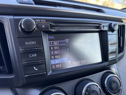 Used 2015 Toyota RAV4 LE image 28