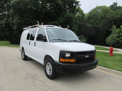Used 2014 Chevrolet Express 2500 RWD image 24
