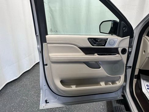Used 2020 Lincoln Navigator Reserve w/ Luxury Package image 12