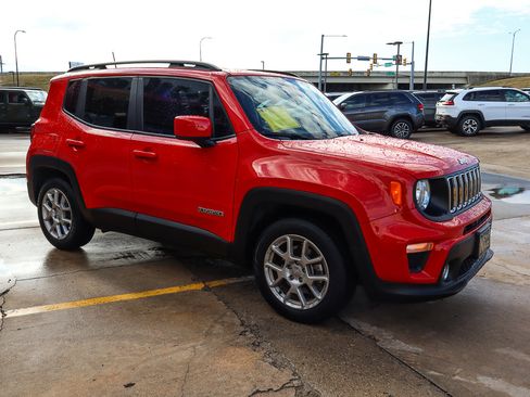Used 2019 Jeep Renegade Latitude image 4