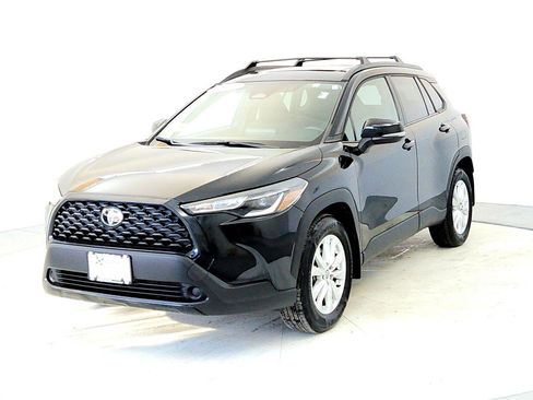 Used 2023 Toyota Corolla Cross LE w/ Moonroof Package image 2