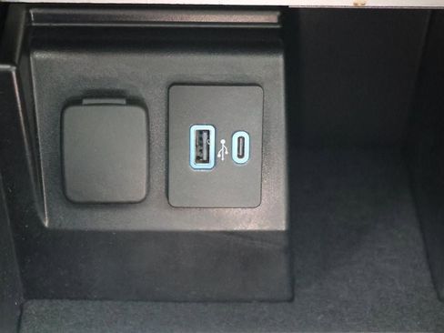 Used 2022 Ford Explorer XLT w/ Equipment Group 202A image 29