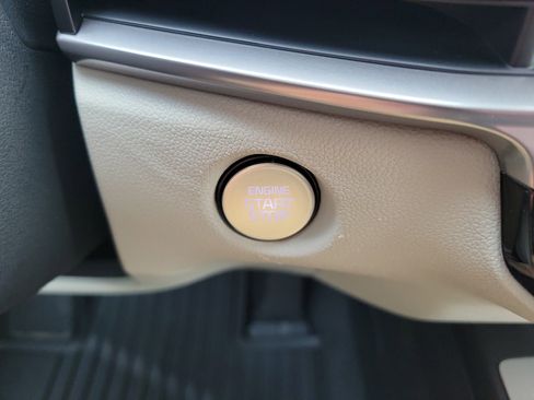 Certified 2025 Kia Sorento EX w/ Panoramic Sunroof Package image 32