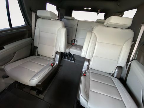 Used 2022 GMC Yukon SLT w/ SLT Luxury Package image 24