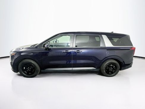 Used 2025 Kia Carnival FWD image 4