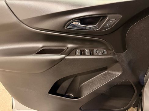Used 2019 Chevrolet Equinox LT image 12