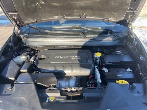 Used 2018 Jeep Cherokee Latitude AWD/4WD image 18