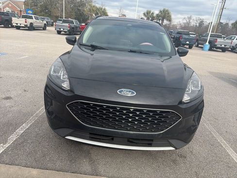 Used 2020 Ford Escape SE image 2