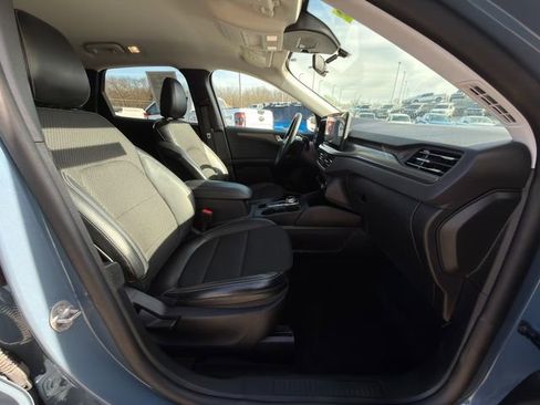 Used 2025 Ford Escape SE image 9