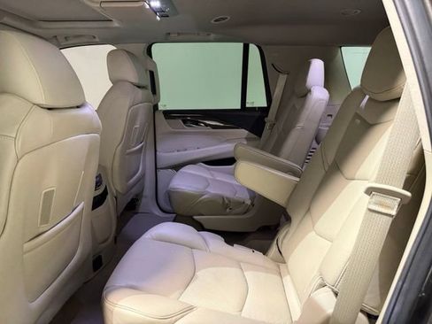 Used 2020 Cadillac Escalade Premium Luxury w/ LPO, Radiant Package AWD/4WD image 27