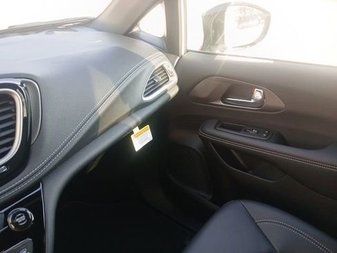 New 2026 Chrysler Pacifica Select image 36